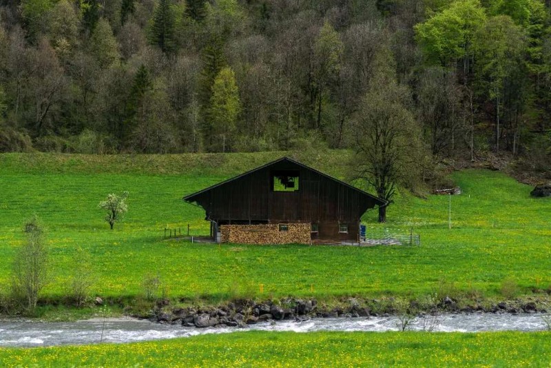 Thư giãn ở làng Lauterbrunnen thơ mộng, Thụy Sĩ.