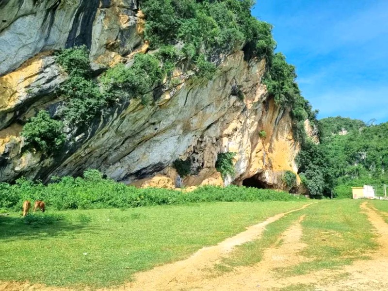 Khám phá hang động Karst & thác nước Quỳ Châu.