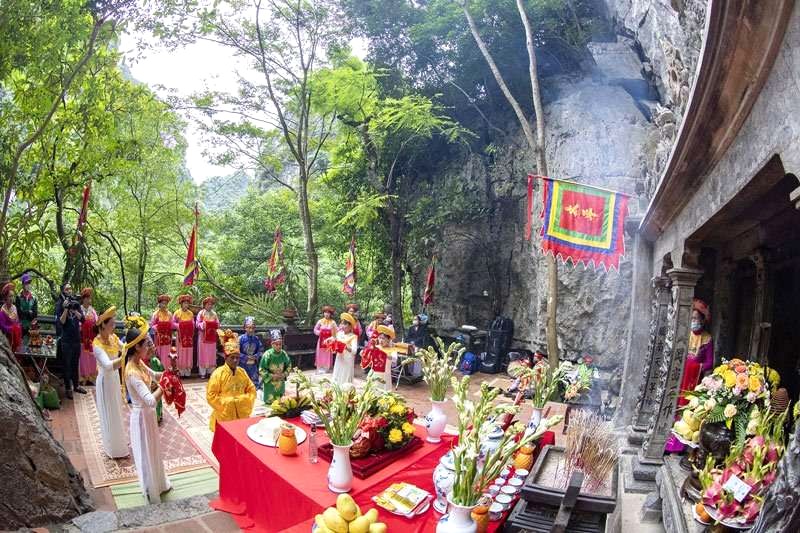 Tràng An: Đền Trần, tâm linh thu hút.