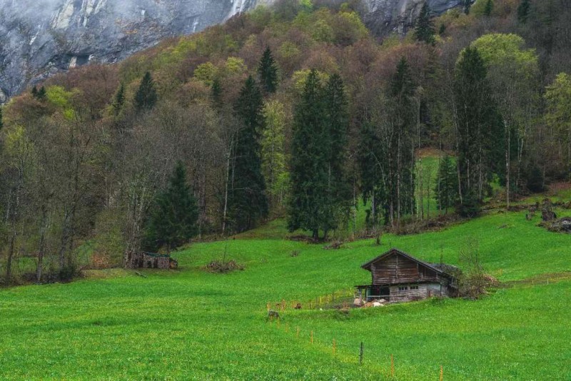 Thư giãn ở làng Lauterbrunnen thơ mộng, Thụy Sĩ.