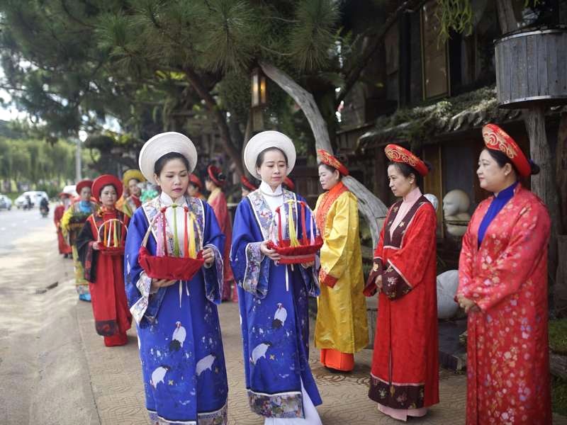 XQ Sử quán: Làng tranh thêu Đà Lạt.