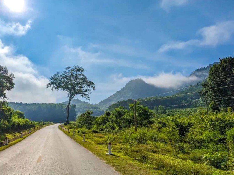 Khám phá hang động Karst và thác nước nguyên sơ tại Quỳ Châu.