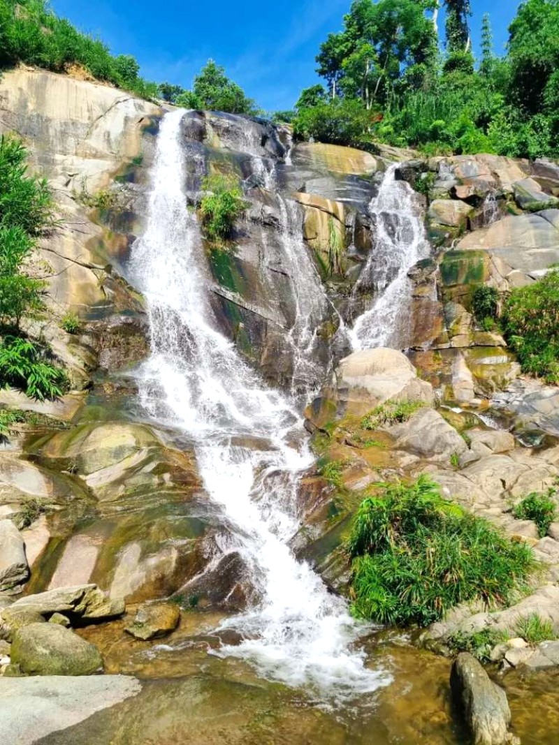 Khám phá Quỳ Châu: Hang động Karst & thác nước hoang sơ.