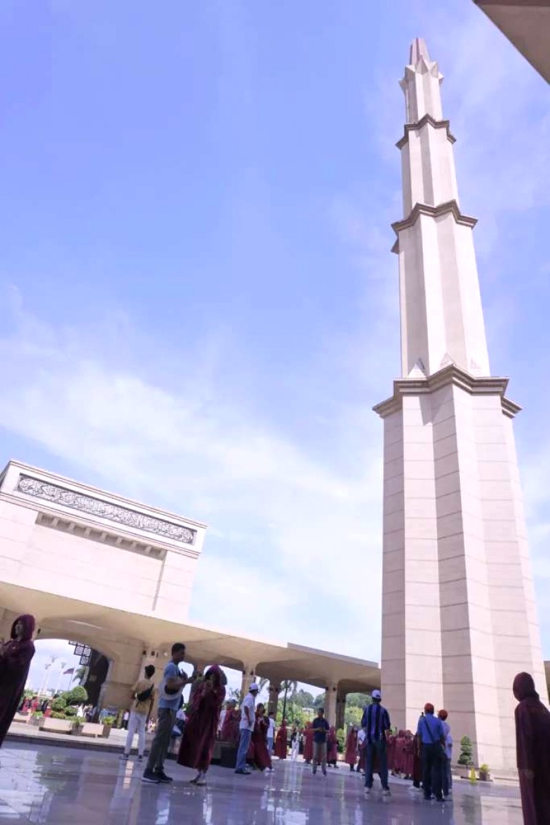 Khám phá thánh đường hồng ở Putrajaya, Malaysia.