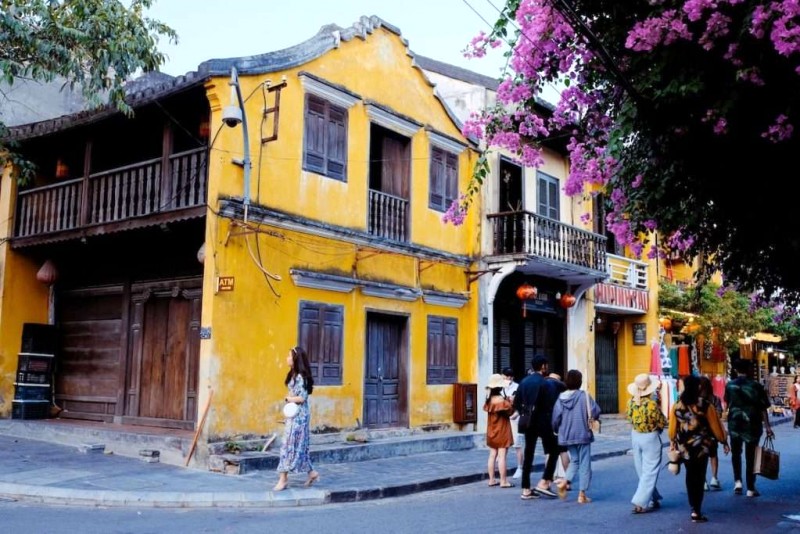 Hội An về đêm: Cuộc sống lung linh.