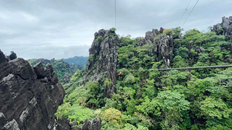 Khám phá The Rock Viewpoint - Cao nguyên đá Lào.