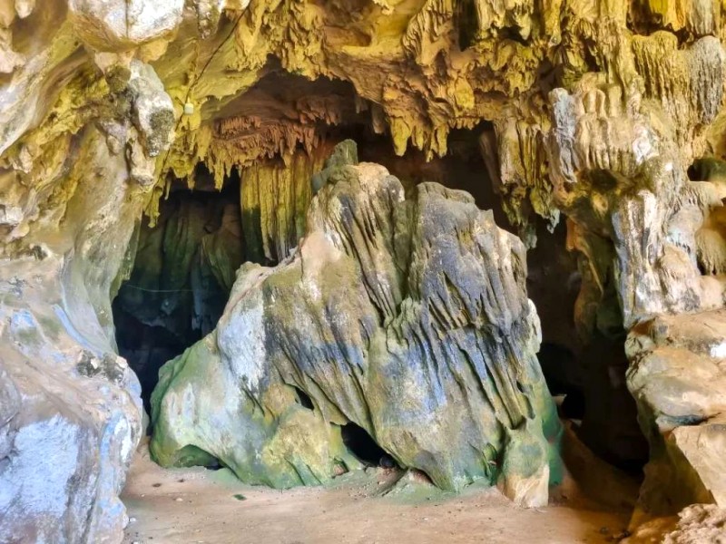 Khám phá hang động Karst & thác nước Quỳ Châu.