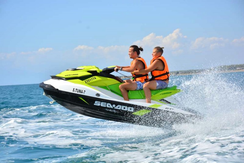Thử các lựa chọn này:
* **Sydney Water Sports Adventure** (30 ký tự)
* **Sydney: Water Sports Paradise** (28 ký tự)
* **Water Sports in Sydney** (22 ký tự)
* **Exploring Sydney's Waters** (25 ký tự)
