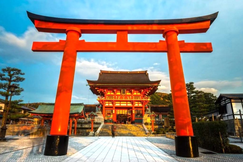 Khám phá đền Fushimi Inari Taisha ở Nhật Bản.