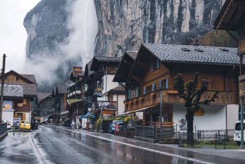 Thư giãn tại Lauterbrunnen, Thụy Sĩ.