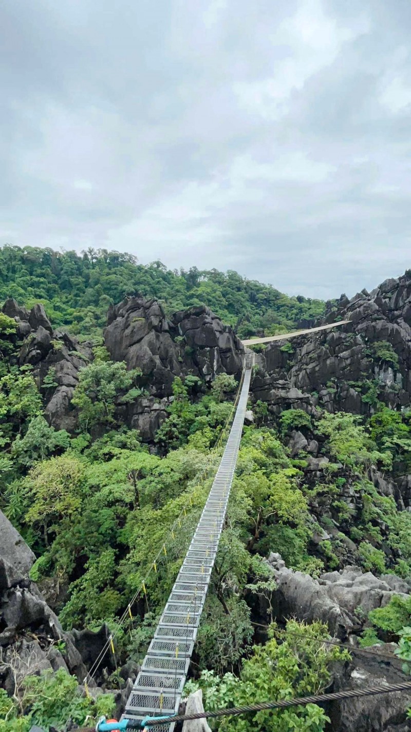 Khám phá The Rock Viewpoint - Cao nguyên đá Lào.