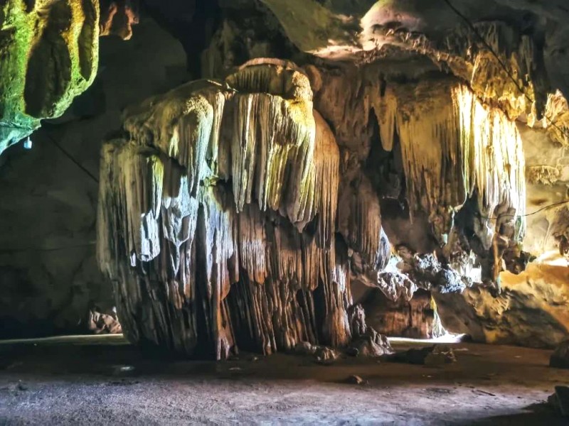 Khám phá hang động Karst & thác nước Quỳ Châu.