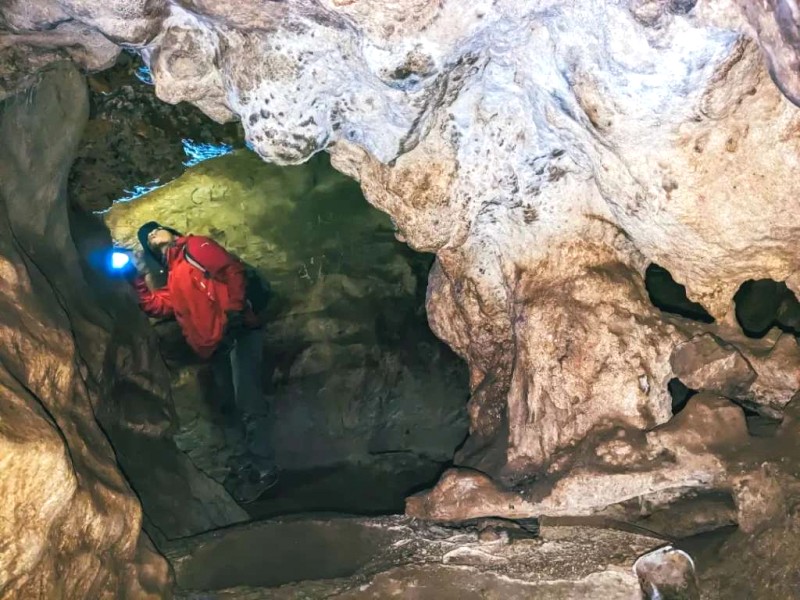 Khám phá hang động Karst & thác nước Quỳ Châu.