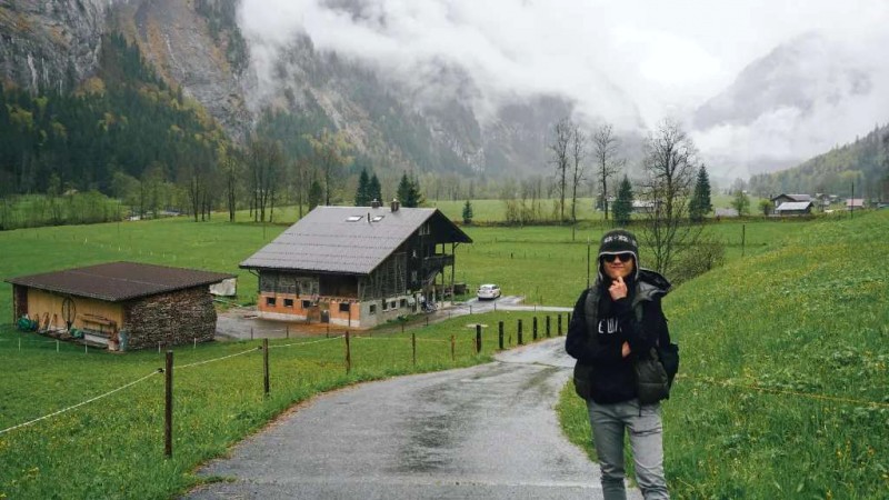 Thư giãn ở Lauterbrunnen, Thụy Sĩ.