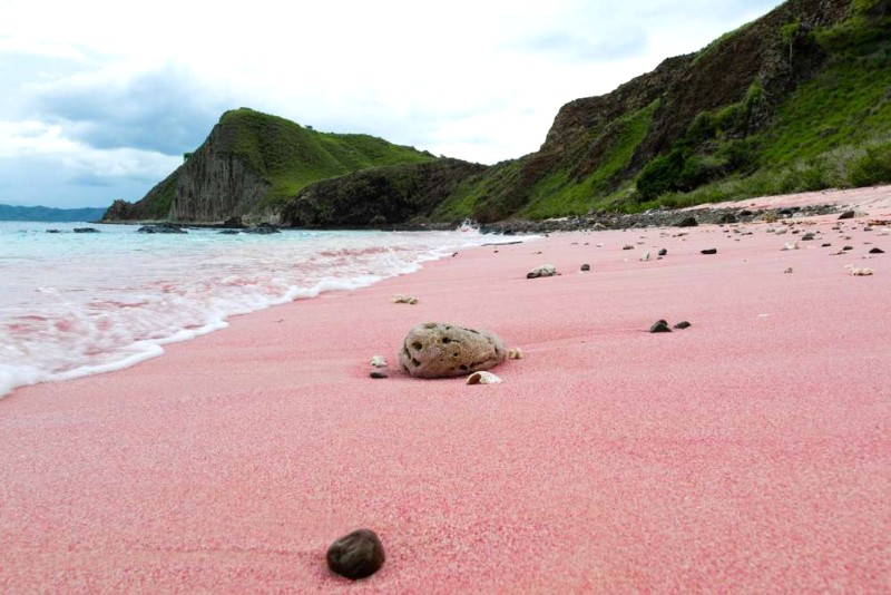 Khám phá Pink Beach, viên ngọc ẩn của Labuan Bajo.