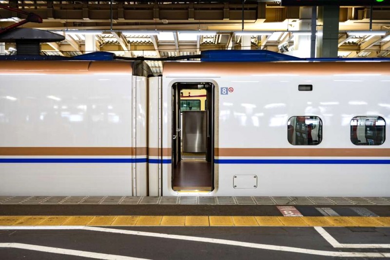 How to travel from Tokyo to Osaka