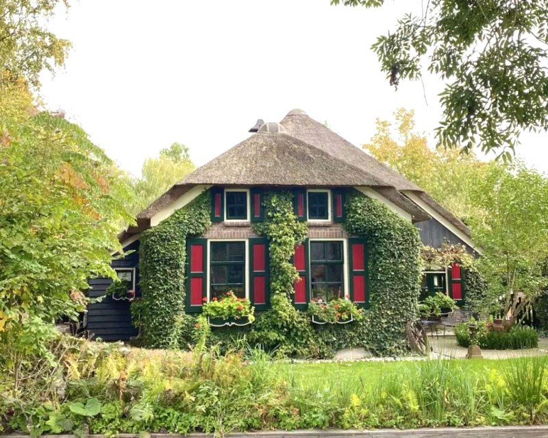 Làng Giethoorn: Xứ sở cổ tích gần Amsterdam