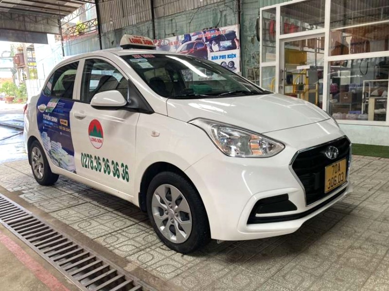 Review taxi Long Sơn: giá, dịch vụ, hotline.