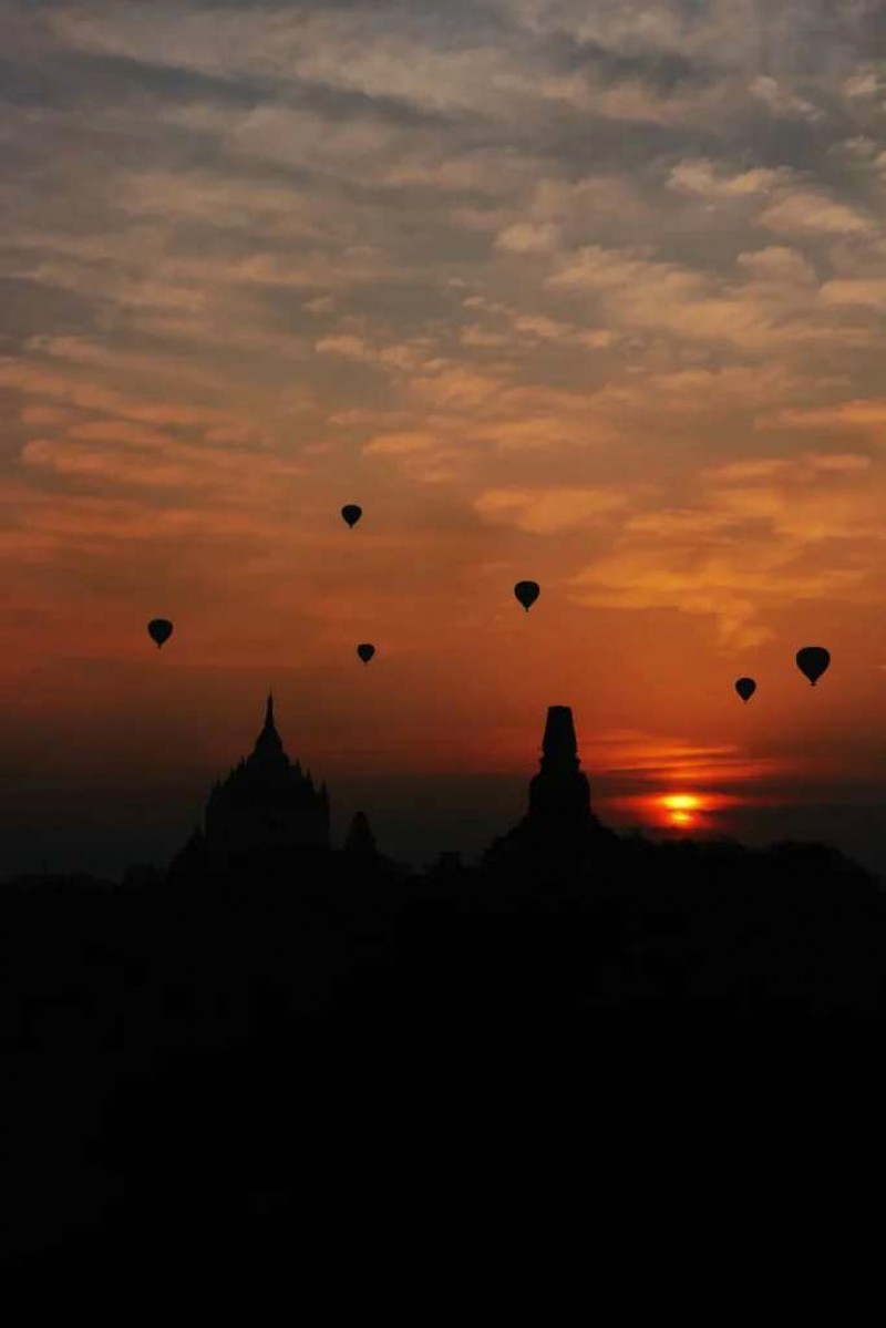 Bình minh Bagan trên khinh khí cầu.