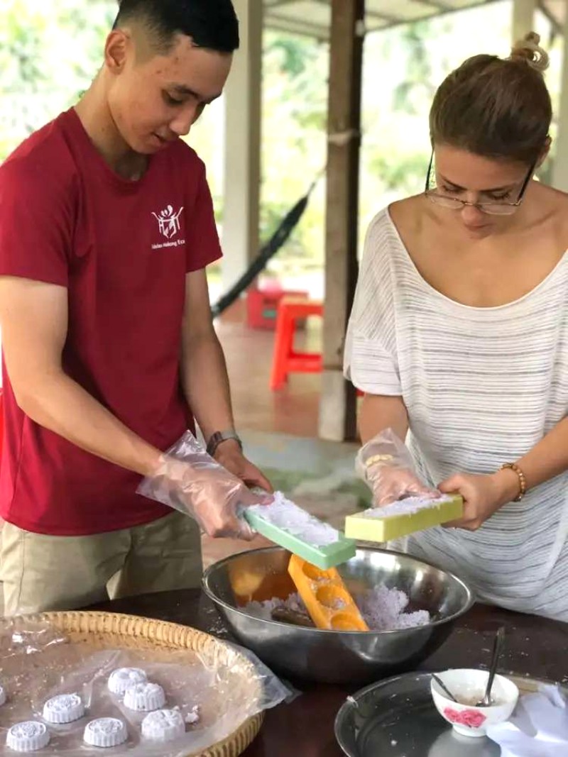 Cần Thơ thuộc miền Tây Nam Bộ. Du lịch lý tưởng: mùa khô (tháng 11 - tháng 4).