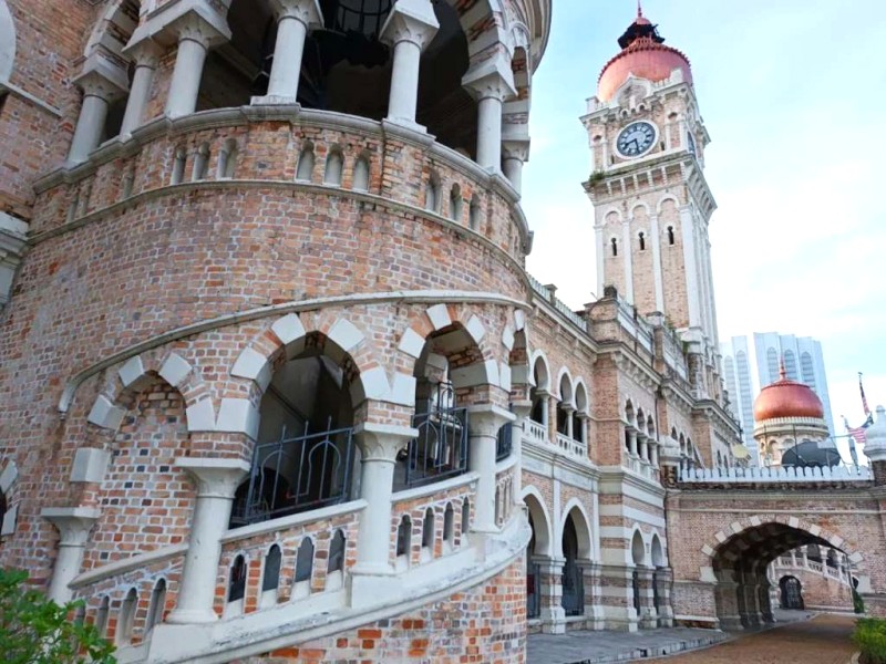 Khám phá Dataran Merdeka, quảng trường độc lập Kuala Lumpur.