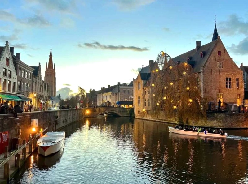 Lạc lối trong Bruges cổ tích.