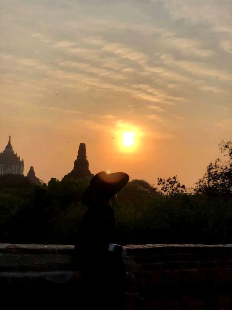 Bình minh Bagan trên khinh khí cầu.