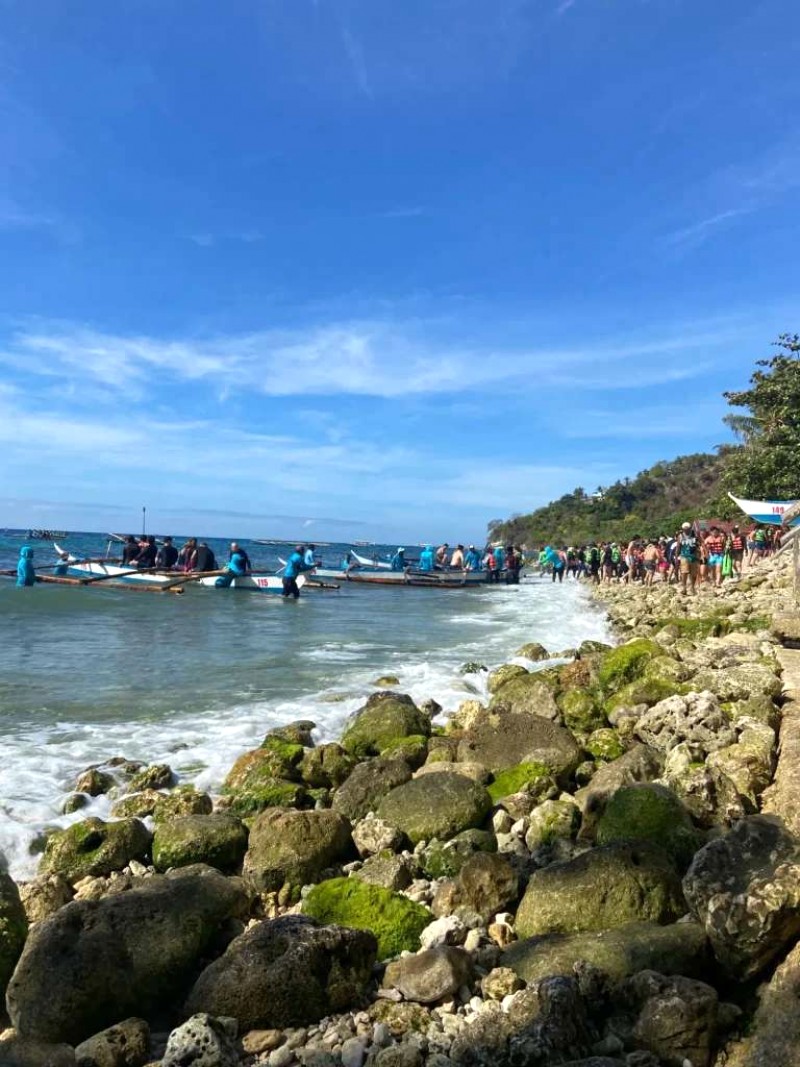 Ngắm cá voi ở đảo Oslob, Cebu.
