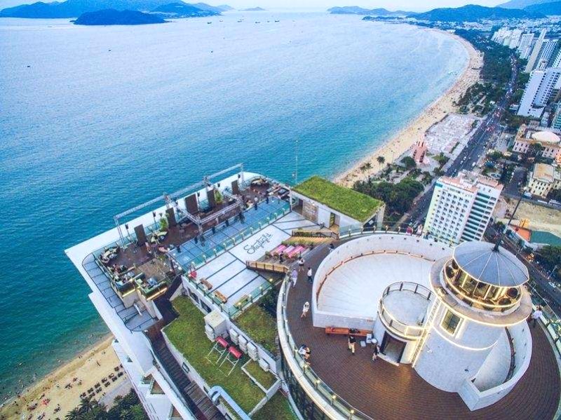 Nha Trang tháng 4: Biển xanh, nắng vàng!