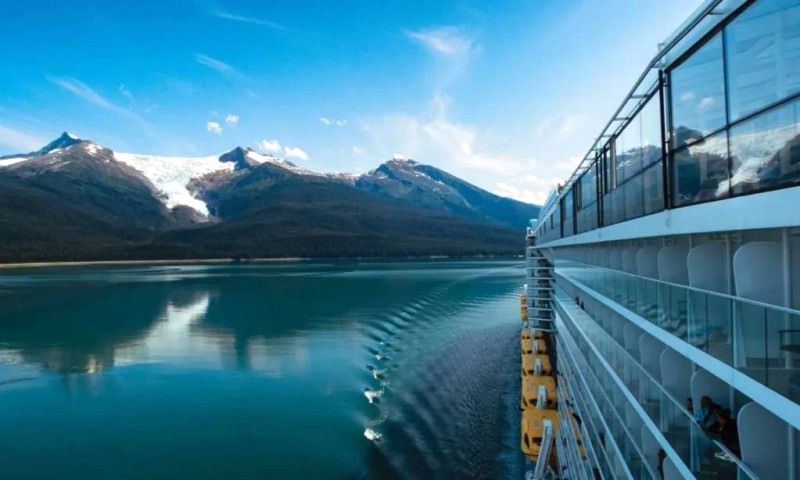 Ovation of the Seas: Thiên đường biển.