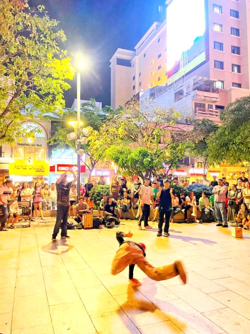 Yêu Văn Nghệ - Yêu Sài Gòn