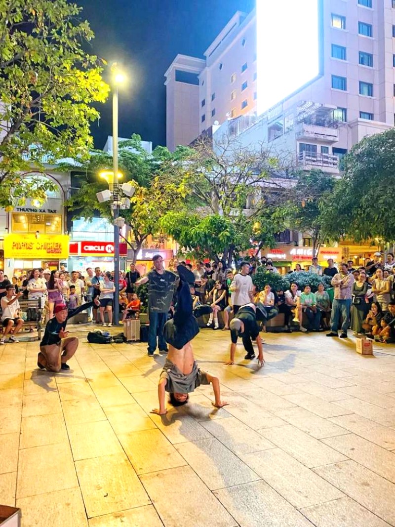 Yêu Văn Nghệ - Yêu Sài Gòn