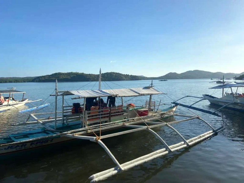 Hòn đảo kỳ diệu Black Island giữa biển Philippines.