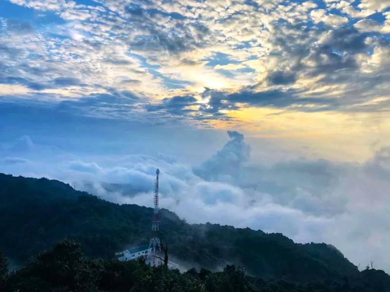 Chiêu Lầu Thi: Cảnh đẹp diệu kỳ.