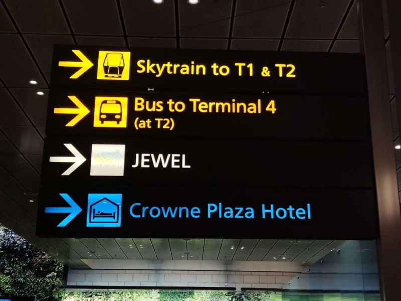 Khám phá Sân bay Changi bằng Skytrain.