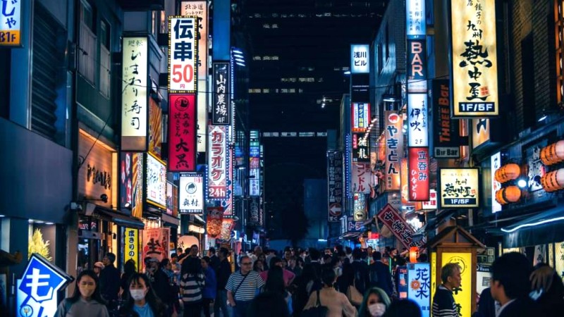 Shibuya vs. Shinjuku: Tokyo's Style & Spirit Clash!