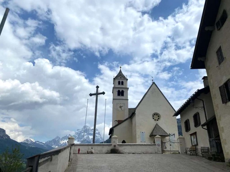 Leo núi cuối tuần tại Colle Santa Lucia.