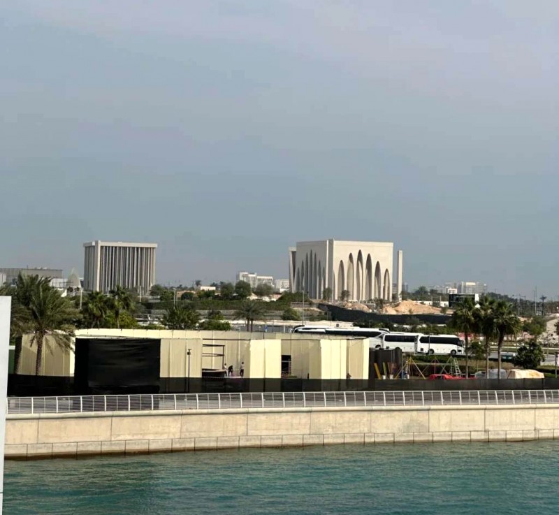 Khám phá Abu Dhabi: 2 ngày phiêu lưu văn hóa UAE (59 kí tự)