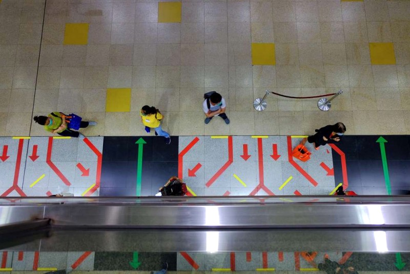 Hướng dẫn du lịch MRT Đông Tây Singapore