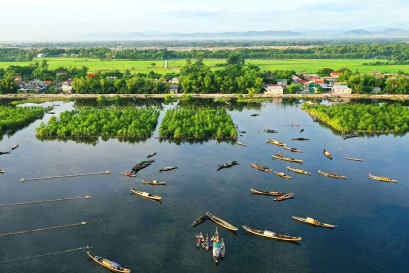 Huế tháng 3: Xuân dịu dàng.