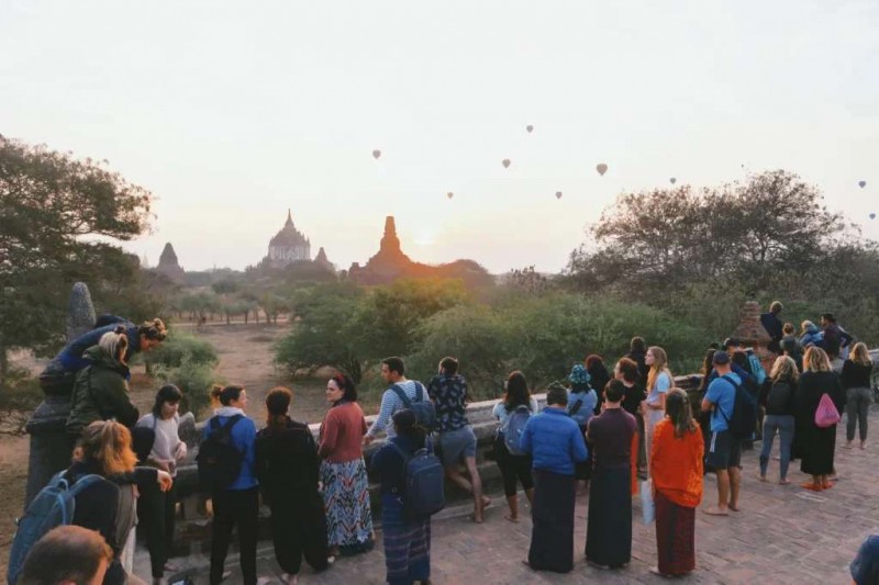 Bình minh Bagan trên khinh khí cầu.