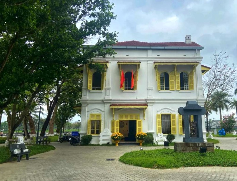 Khám phá 3 phố Huế: Tây, Ta, Tàu.