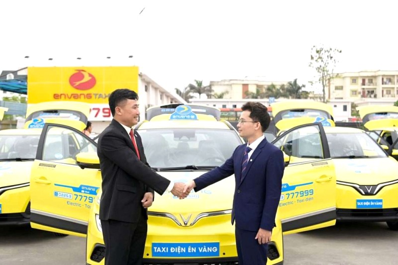 Taxi Én Vàng: Cước phí, dịch vụ, liên hệ.