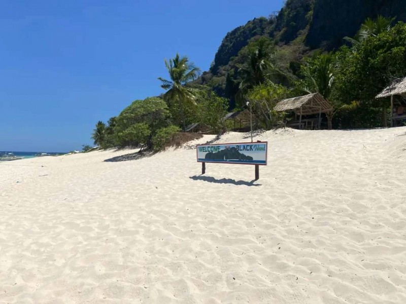 Hòn đảo kỳ diệu Black Island, Philippines.