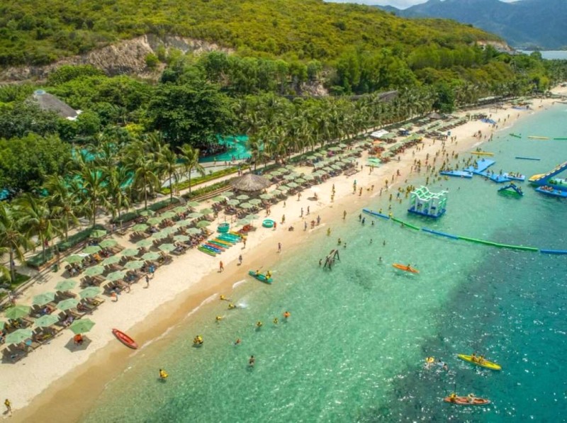 Nha Trang tháng 4: Biển xanh, nắng vàng!