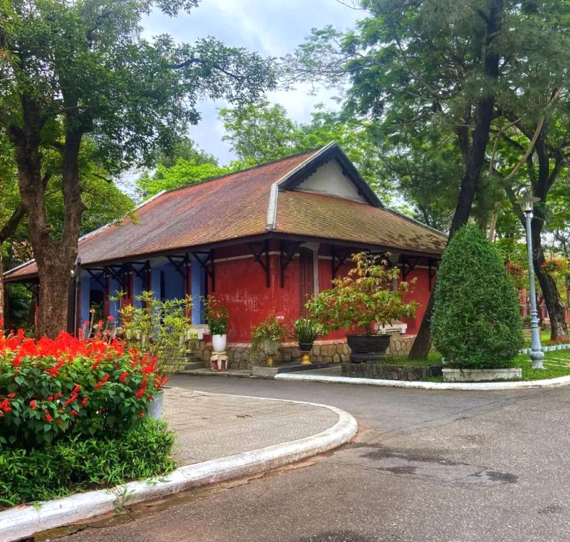 Khám phá 3 phố Huế: Tây, Ta, Tàu.