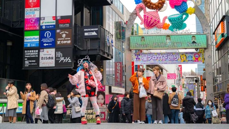 Shibuya vs. Shinjuku: Tokyo's style & spirit clash!