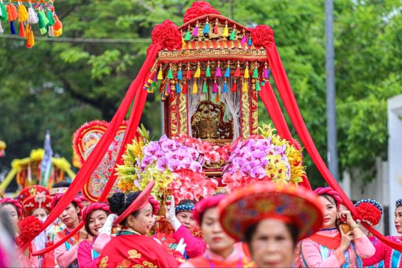 Huế tháng 3: Xuân nhẹ nhàng.