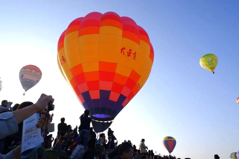 Sắc màu rực rỡ Saga Balloon Fiesta!