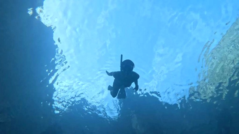 Barracuda: Hồ nước, vách đá nhọn ngầm (Coron)